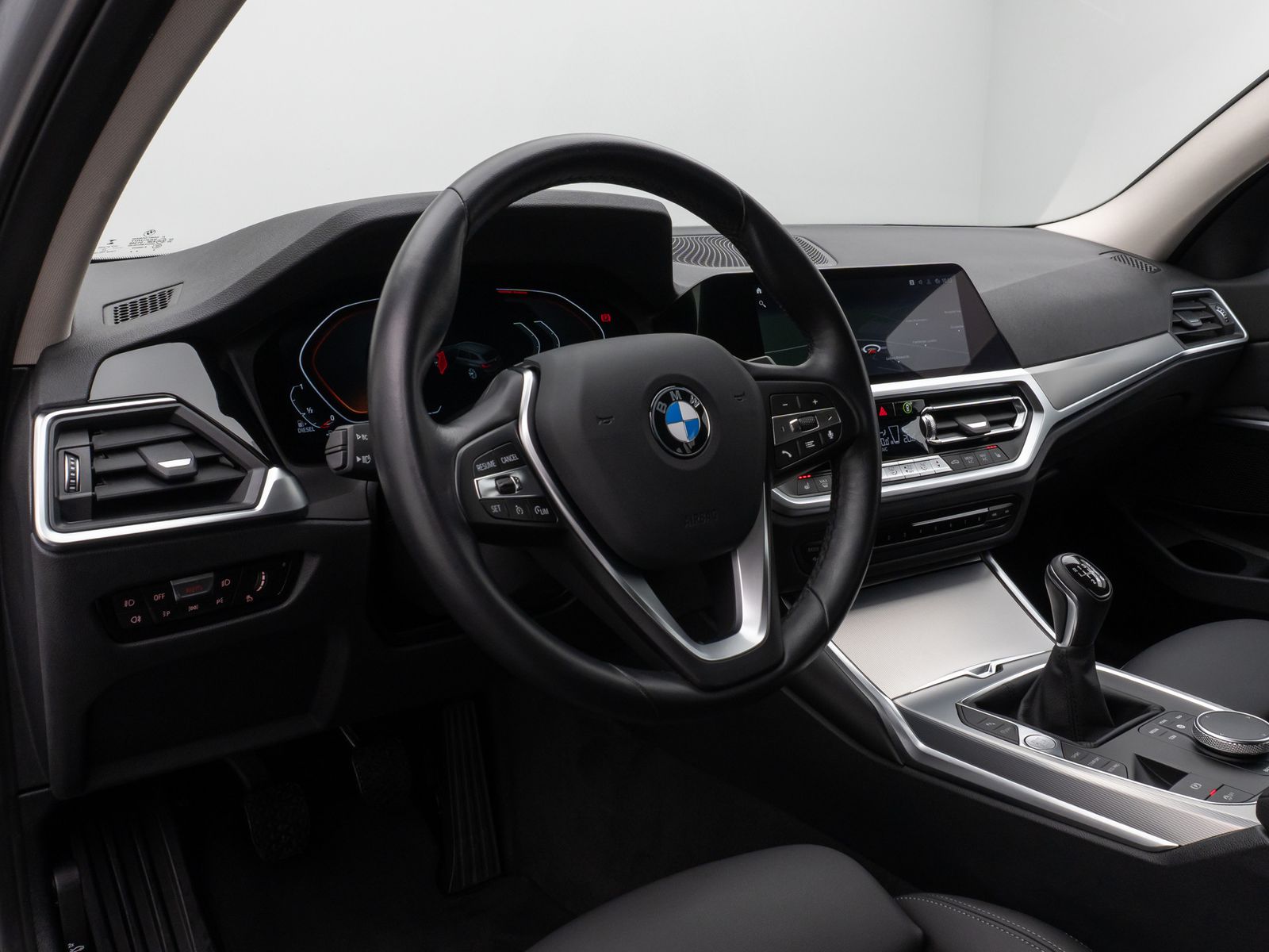 Fahrzeugabbildung BMW 318d DAB Leder PDC Geschwindigkeitsreg Sport LED