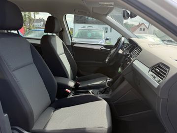 Volkswagen Tiguan - 12