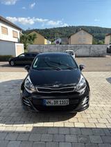 Kia Rio 1.2 Attract Attract - Kia Rio Attract mit Benzin-Antrieb