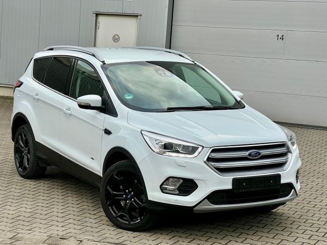 Ford Kuga Titanium 4WD Automatik Garantie Xenon Navi