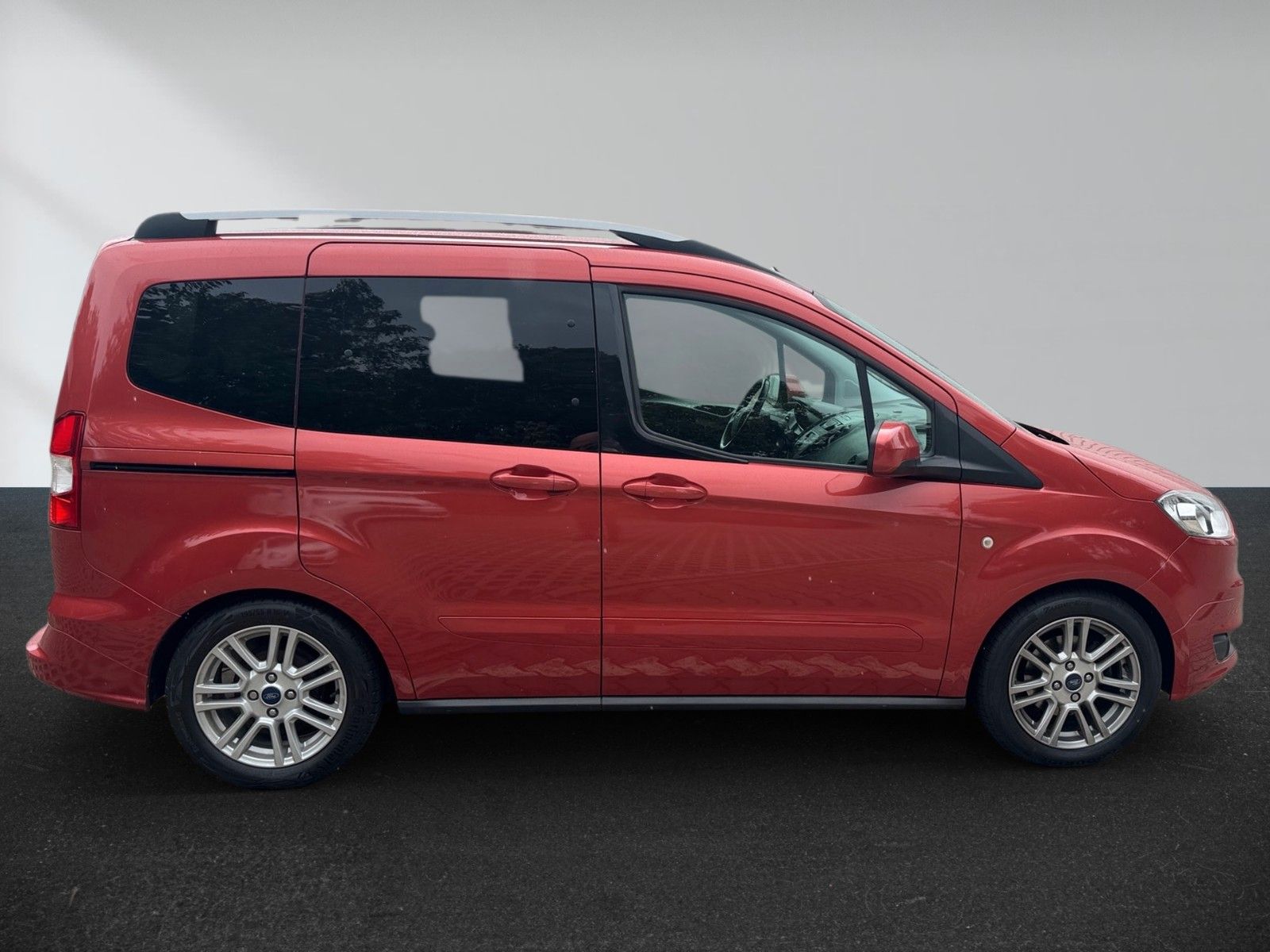 Ford Tourneo Courier Titanium – Bild 3