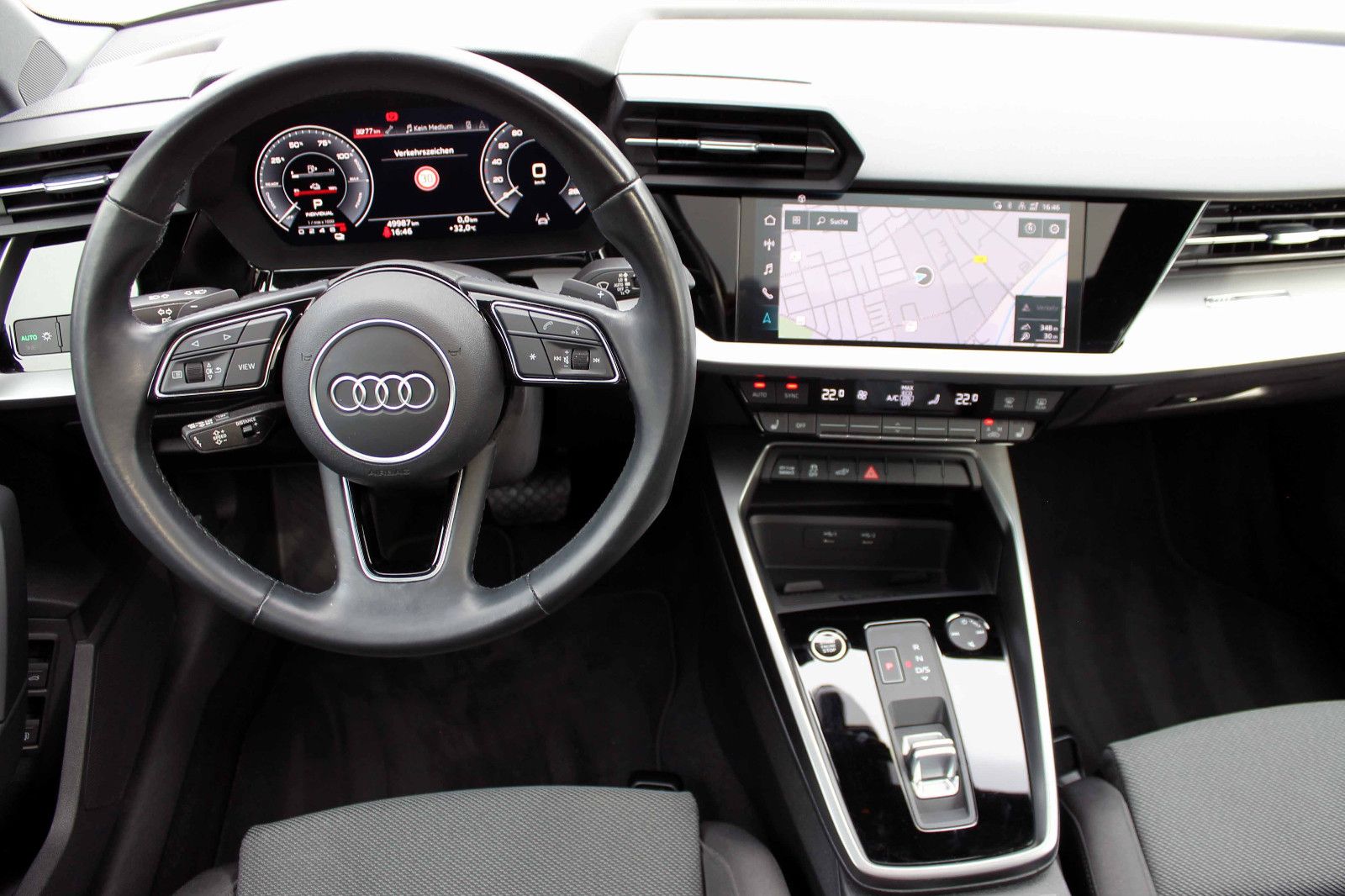 Fahrzeugabbildung Audi A3 45TFSI e SLine Aut. Sportback SD LED ACC KAM