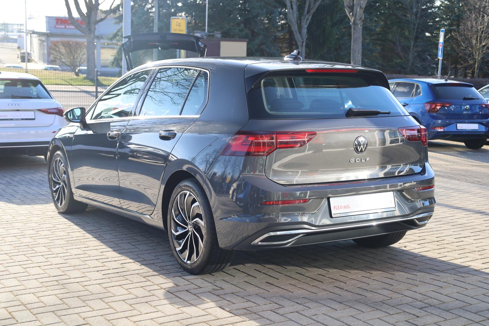 Volkswagen Golf VIII 1.5 TSI Style Matrix Navi Panorama ACC