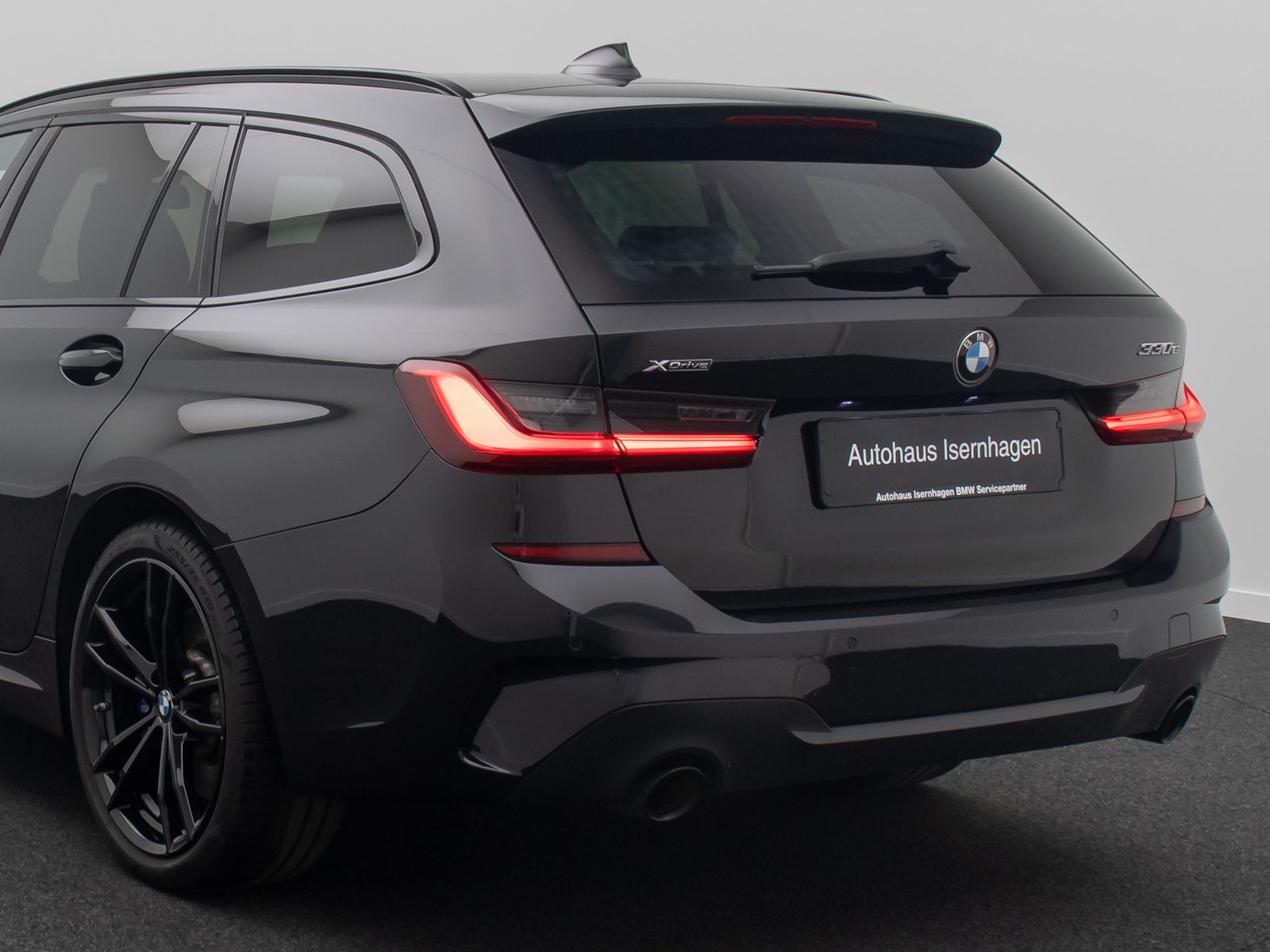 Fahrzeugabbildung BMW 330e xD M Sport DAB Laser Alarm Komfort 19Zoll