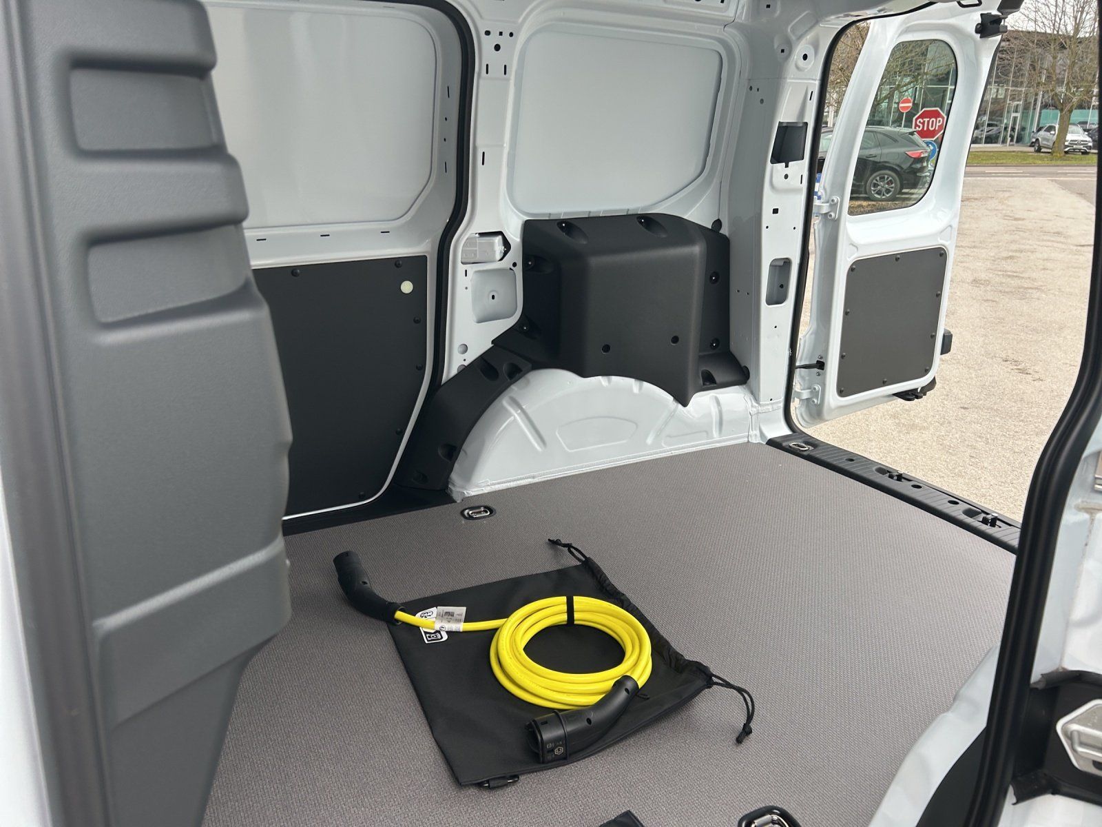 Fahrzeugabbildung Ford Transit Connect Trend Schieb. Rech. Holzboden GJ