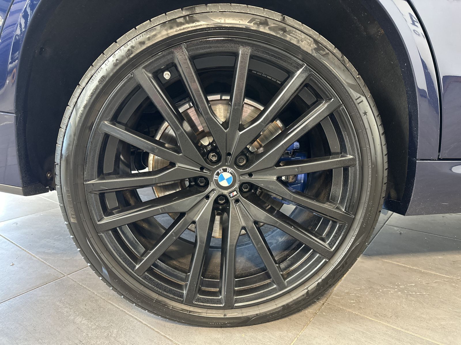 Fahrzeugabbildung BMW X5 M50i NAV+LED+ACC+HEAD-UP+360°+STANDHZG+22ZOLL