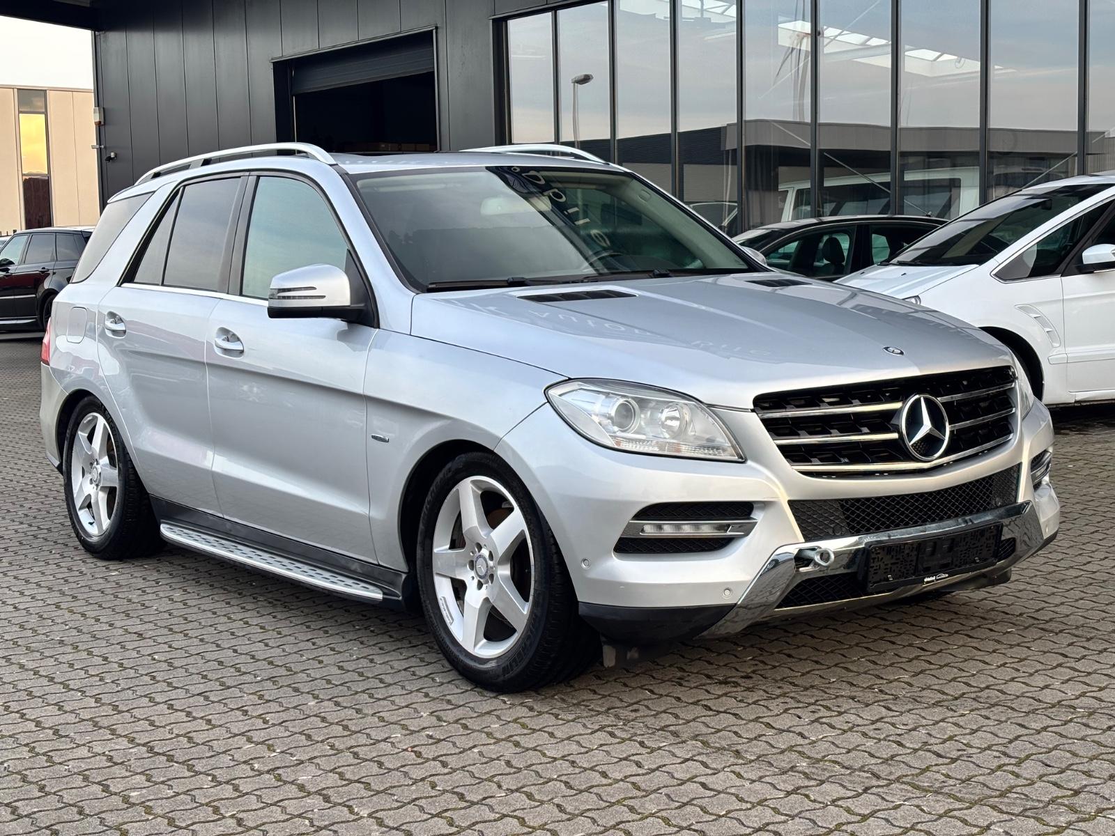 Mercedes-Benz ML 350 CDI-Xenon-Dach-Leder-Navi-Eur6