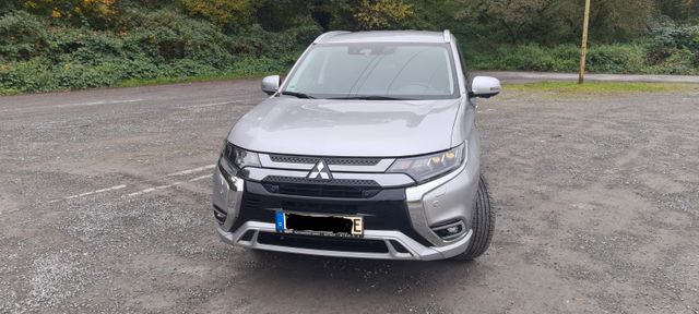 Mitsubishi Outlander 2.4 MIVEC PLUG-IN HYBRID 4WD Plus Plus