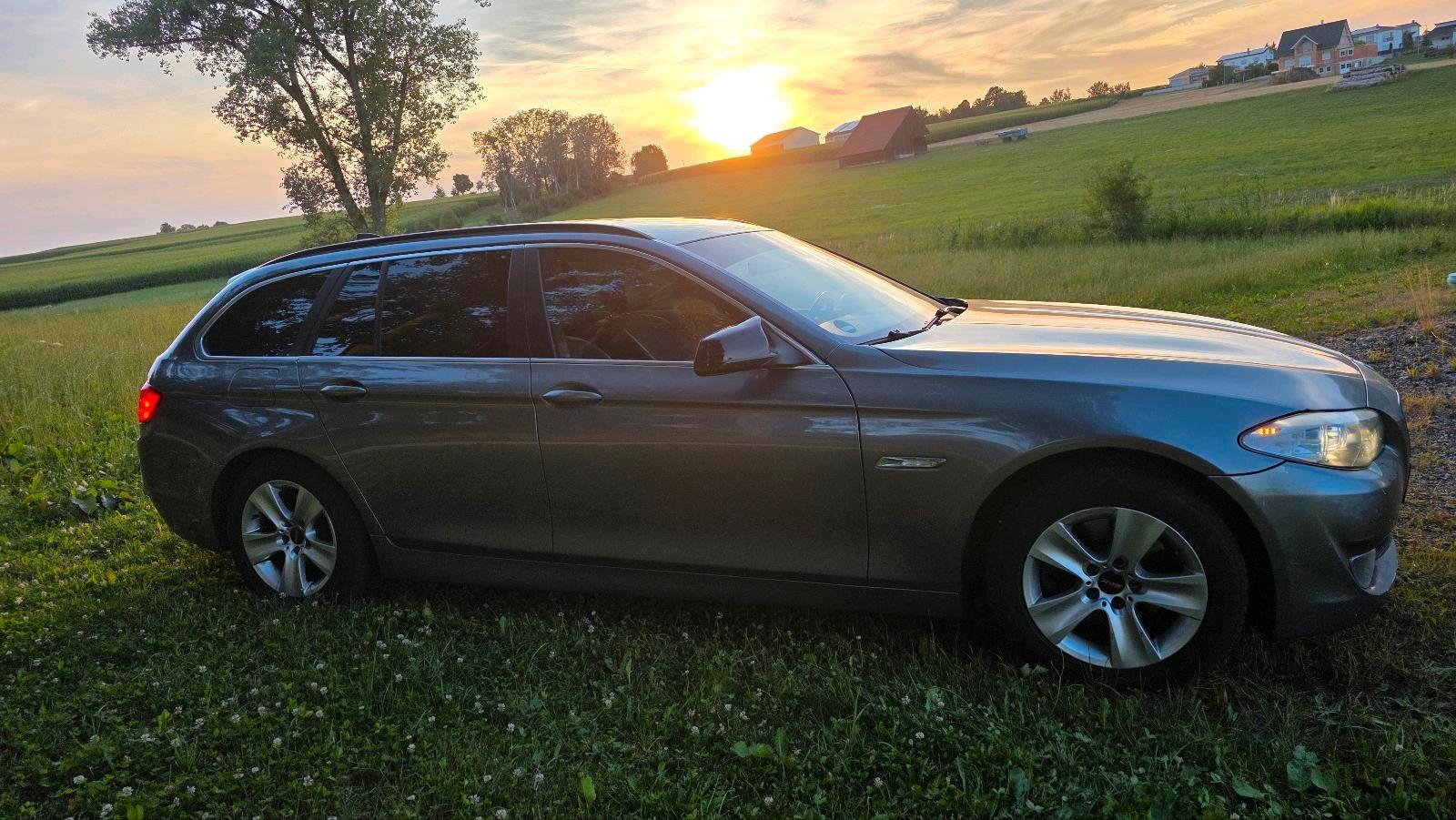 BMW 520 2011 — rear view