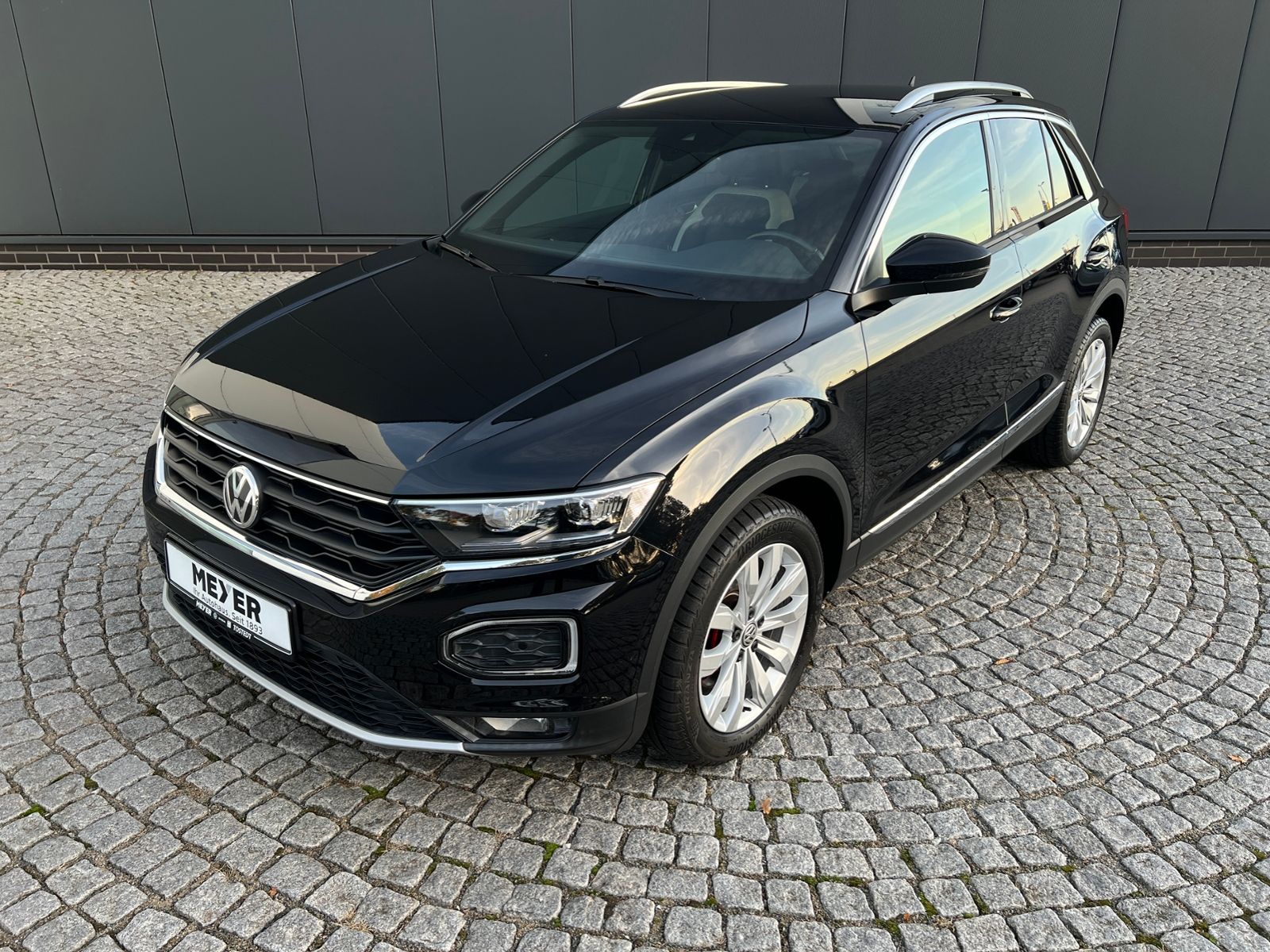 Fahrzeugabbildung Volkswagen T-Roc 1.5 TSI Sport *AHK,ACC,17"-LM*