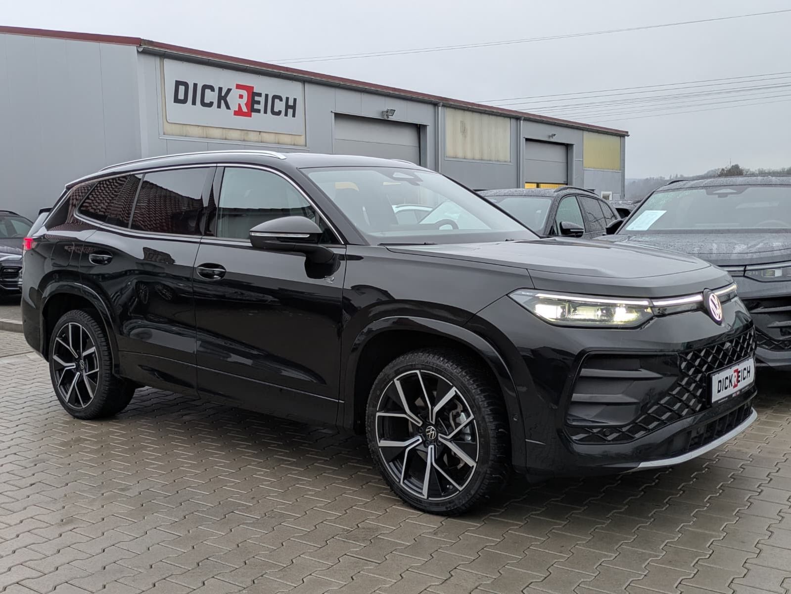 Fahrzeugabbildung Volkswagen Tayron 2.0 TDI 4M R-Line 7Si*MATRIX*AHK*PANO*HUD