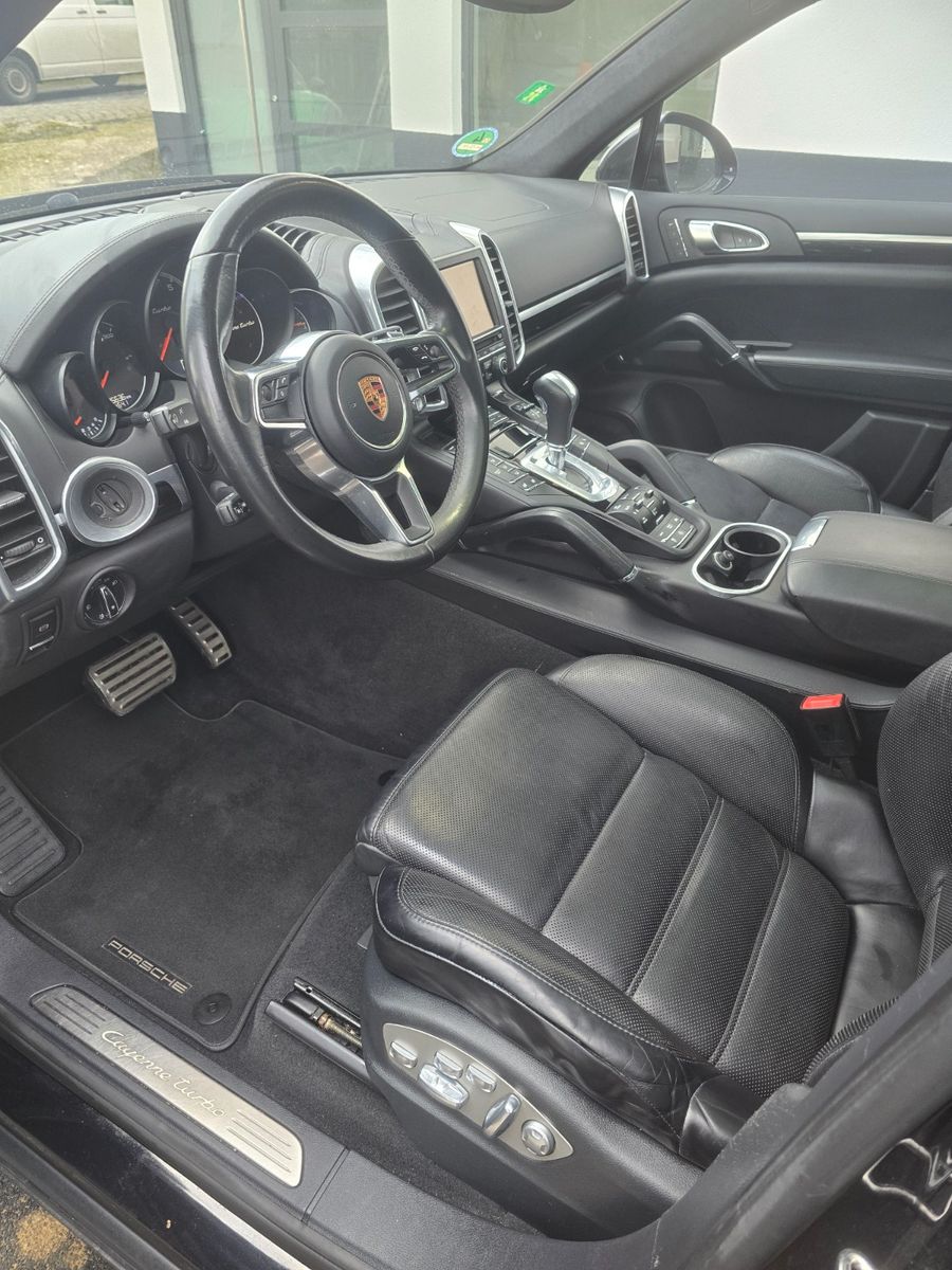 Fahrzeugabbildung Porsche Cayenne Turbo LED/Panorama/AHK/Kamera