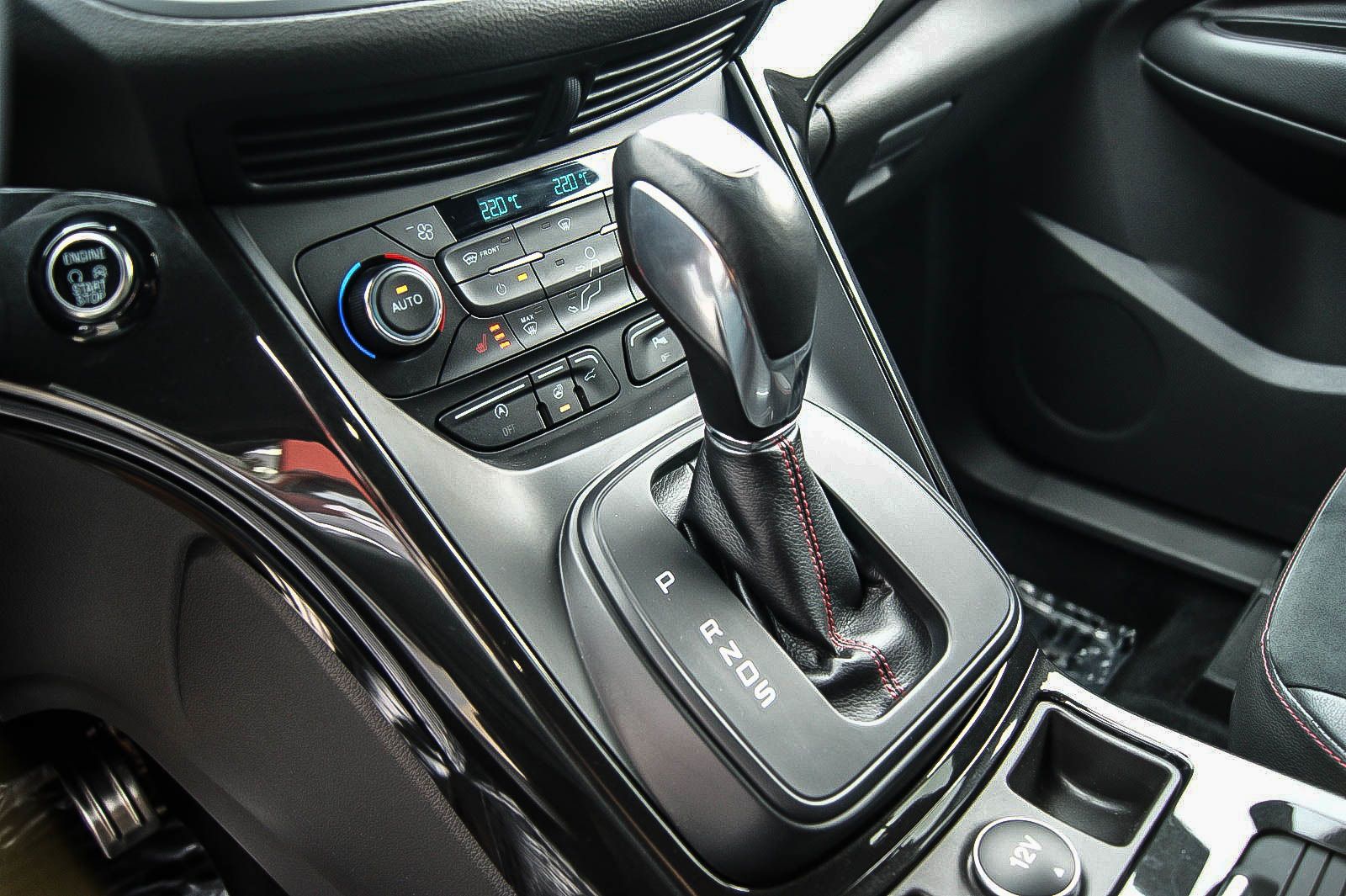 Fahrzeugabbildung Ford Kuga 15 EcoBoost 4x4 Auto ST-Line 1.HAND