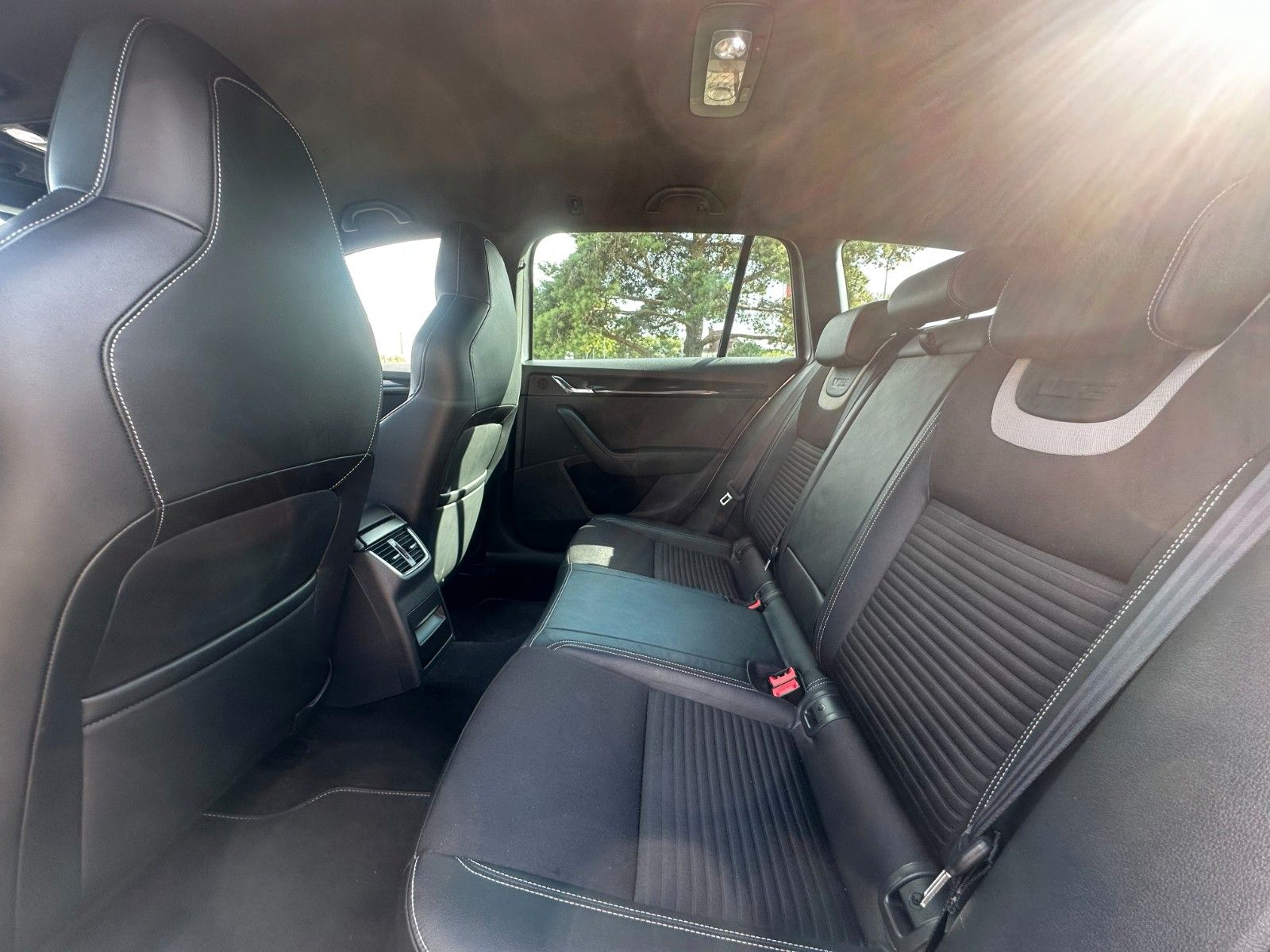 Fahrzeugabbildung SKODA Octavia Combi RS Autom. Leder