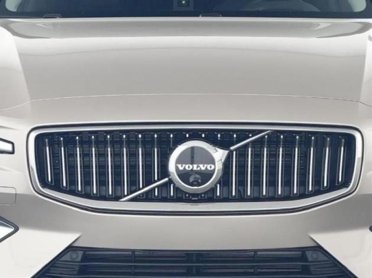 Fahrzeugabbildung Volvo V60 Kombi Plus Bright Recharge Plug-In Hybrid AW