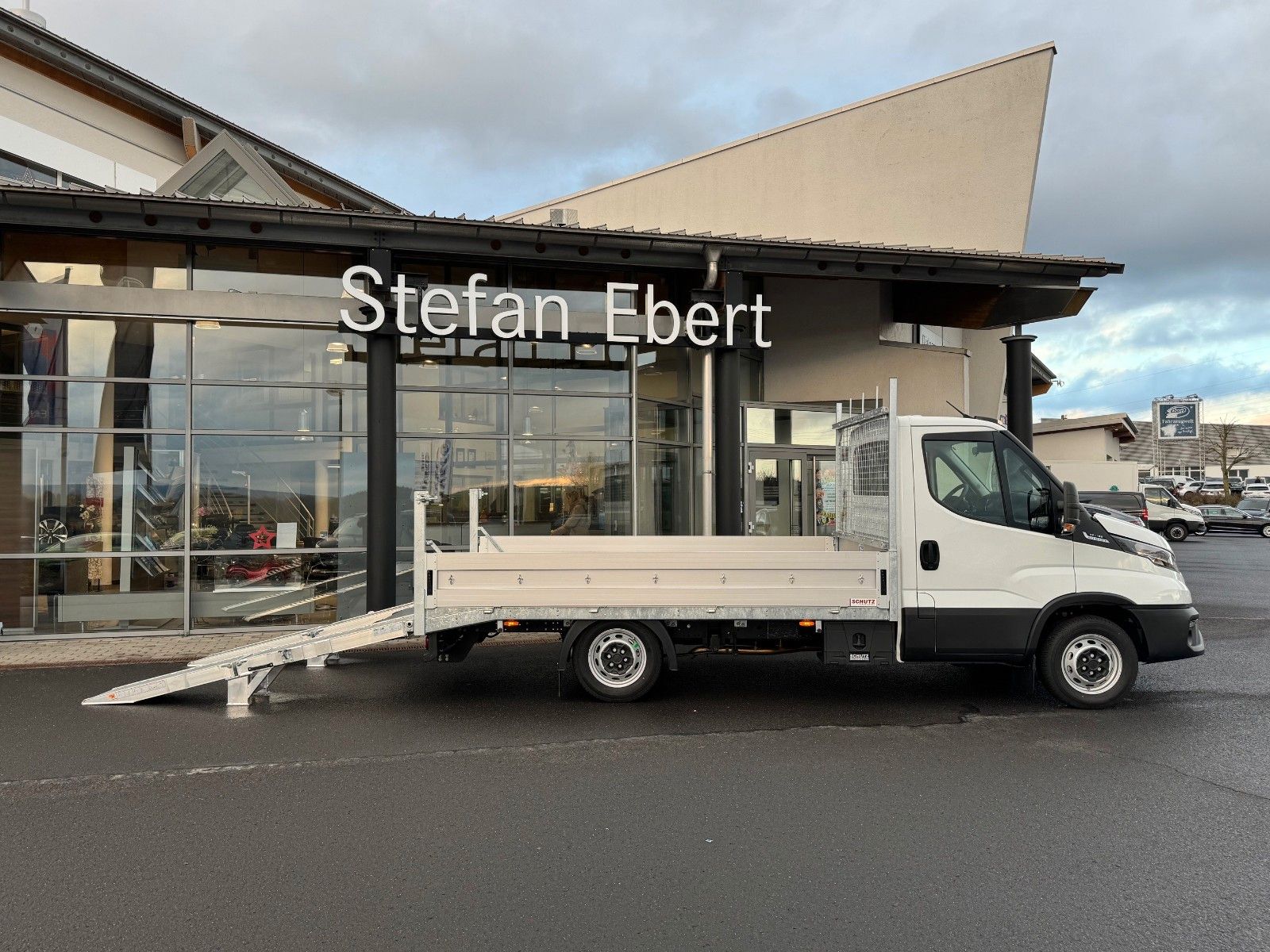 Fahrzeugabbildung Iveco Daily 35S16 HA8 *Rampen*L3.500mm*Automatik*AHK*