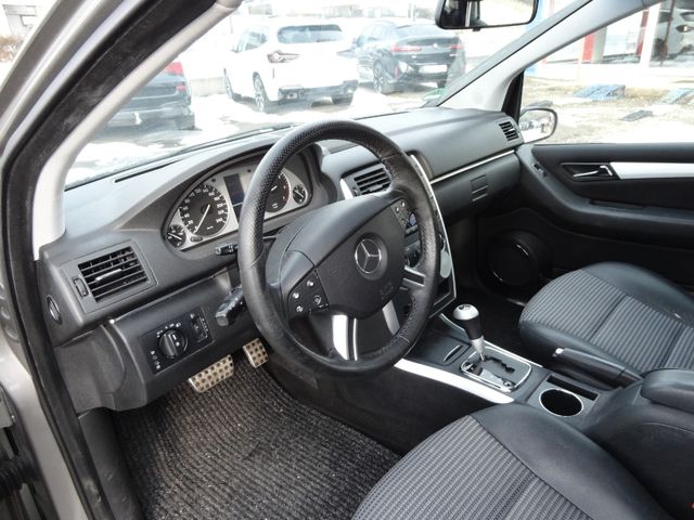 Fahrzeugabbildung Mercedes-Benz B 200/Klima/SitzH/PDC/Automatik/3.Hd/