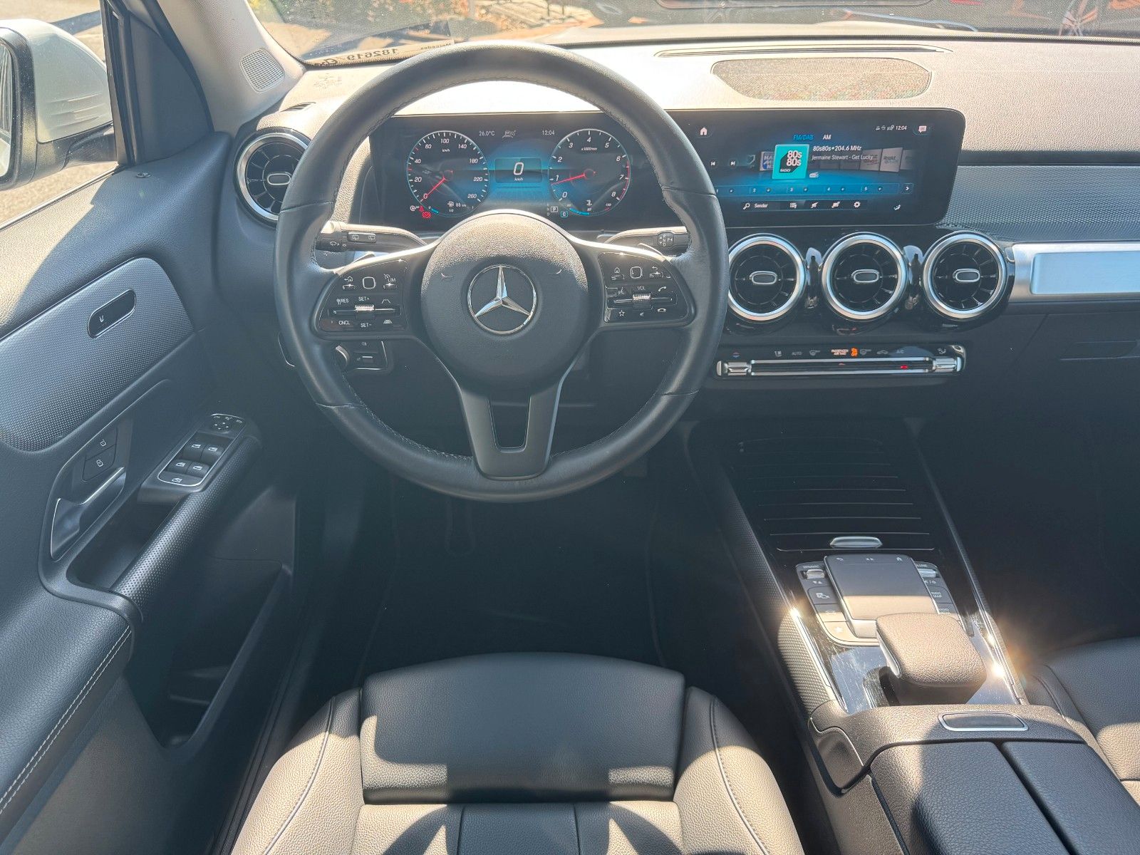 Fahrzeugabbildung Mercedes-Benz GLB 180 Style+Distronic+RKamera+Vollleder