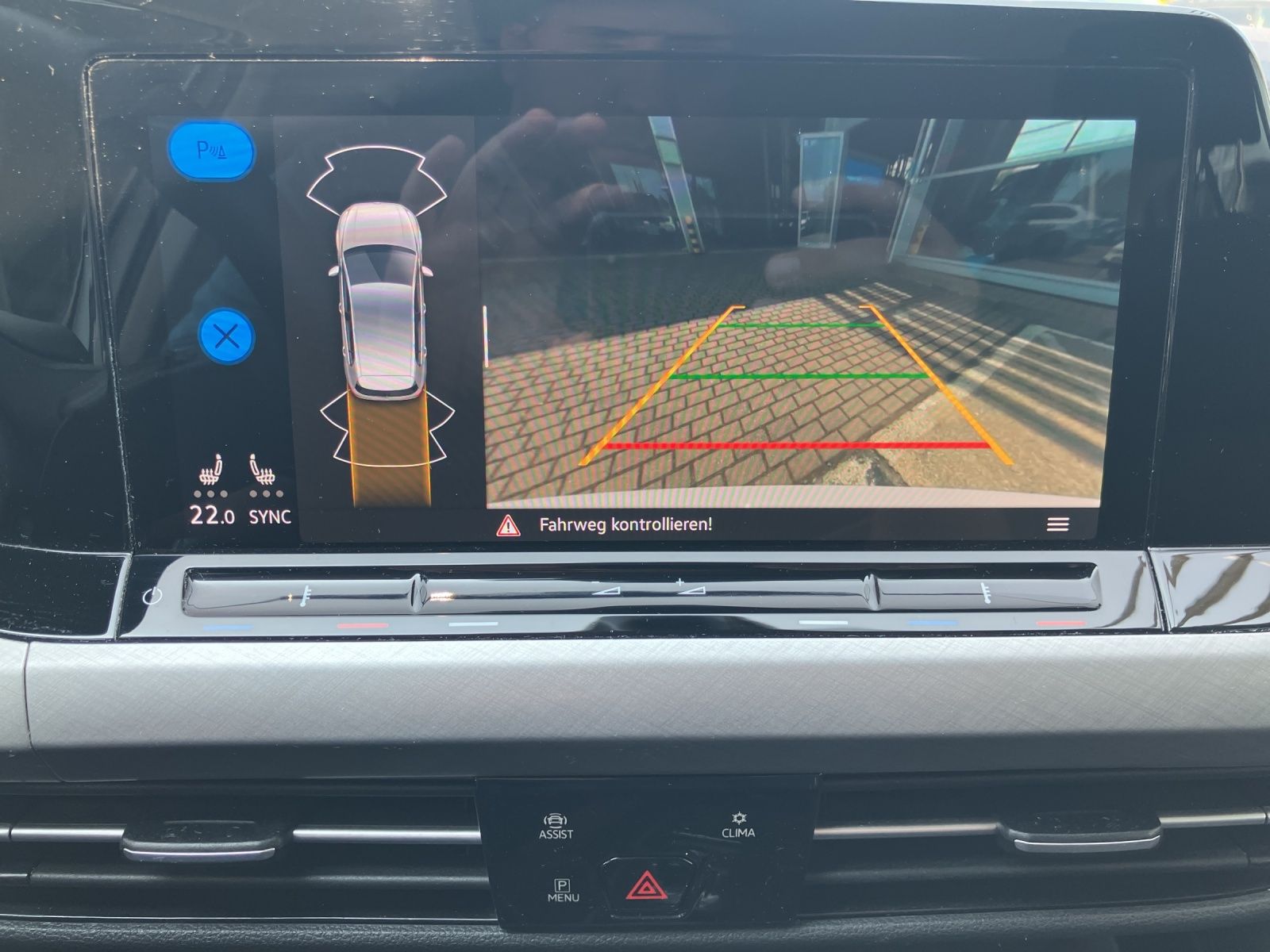 Fahrzeugabbildung Volkswagen Golf VIII eTSI Life DSG LED Navi ACC RFK