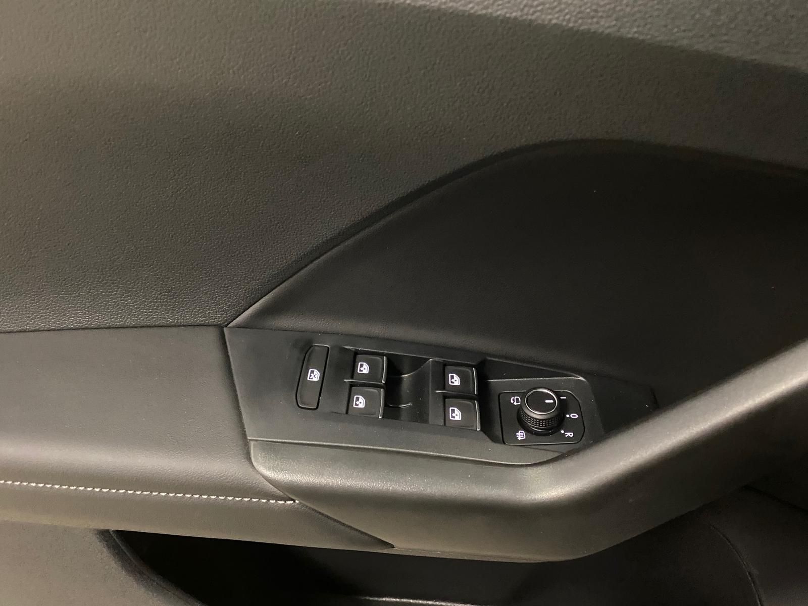 Fahrzeugabbildung Volkswagen T-Cross 1.5 TSI DSG BLACK STYLE R-Line+AHK+ACC++