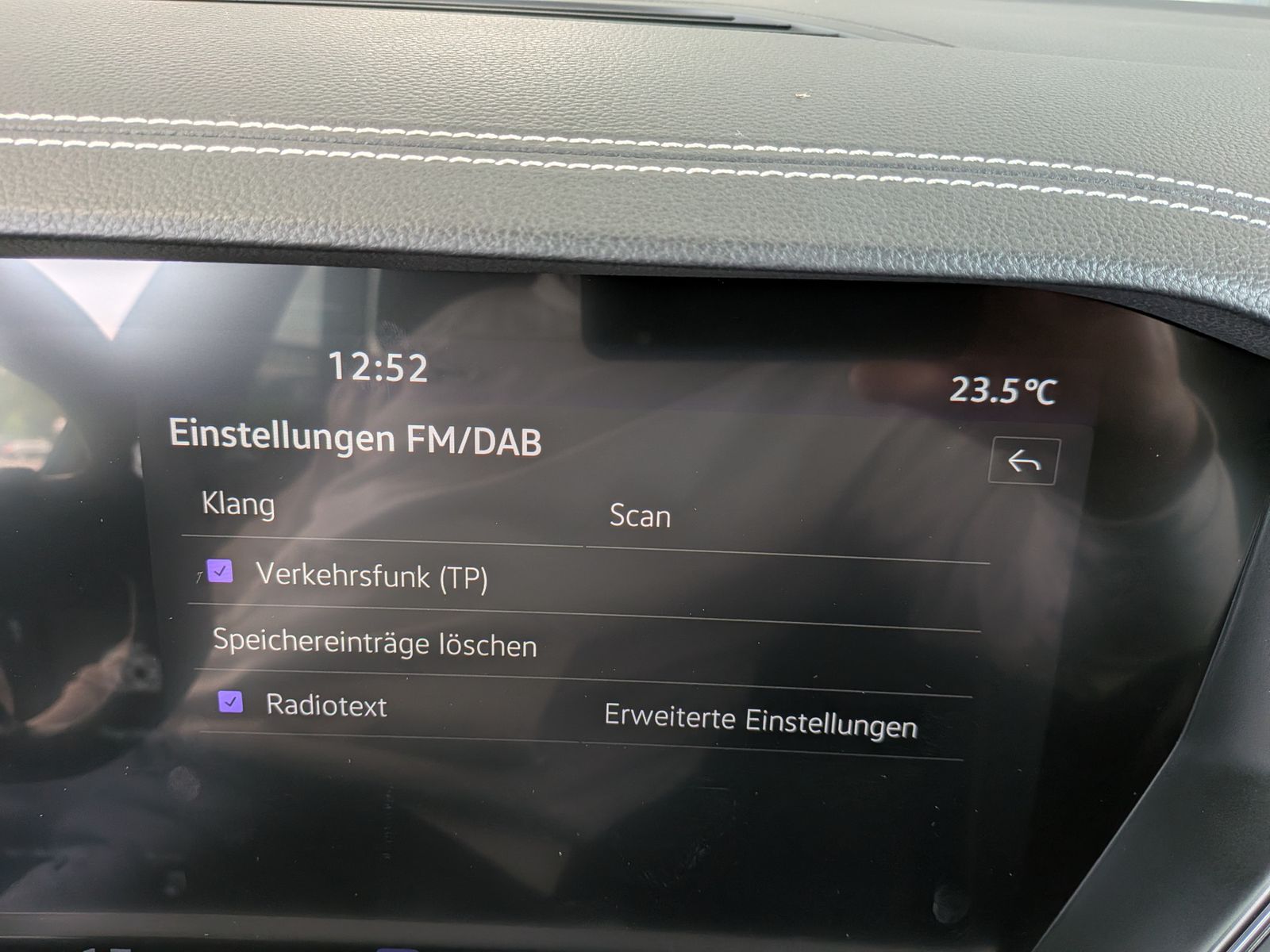 Fahrzeugabbildung Volkswagen Touareg 3.0TDI 4M R-Line VOLL Black 22" UPE 114T