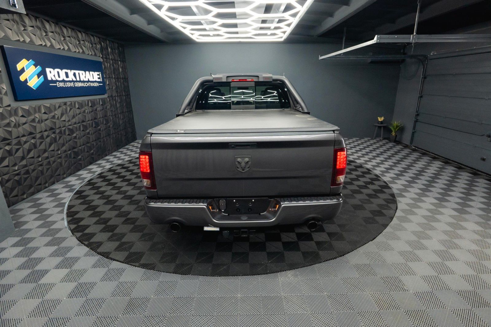 Fahrzeugabbildung Dodge RAM 5.7 V8 HEMI 4x4 OFFROAD Night-Paket LONGBED
