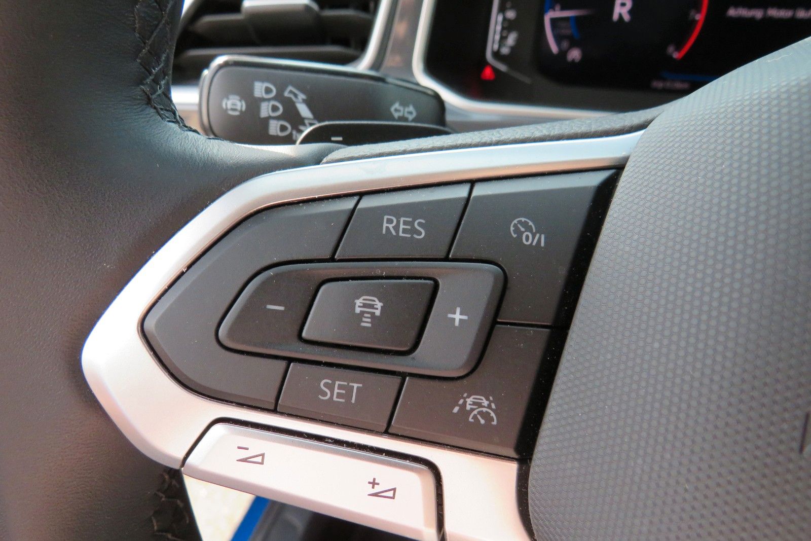 Fahrzeugabbildung Volkswagen T-Roc Style KAMERA ACC NAVI APP SITZH DIGI-COPI