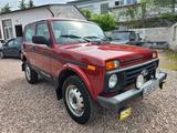 Lada Taiga Basis 4x4*AHK*TÜV 12.2026*1 Hand* - Lada Taiga mit Benzin-Antrieb: Allradantrieb, Geländewagen