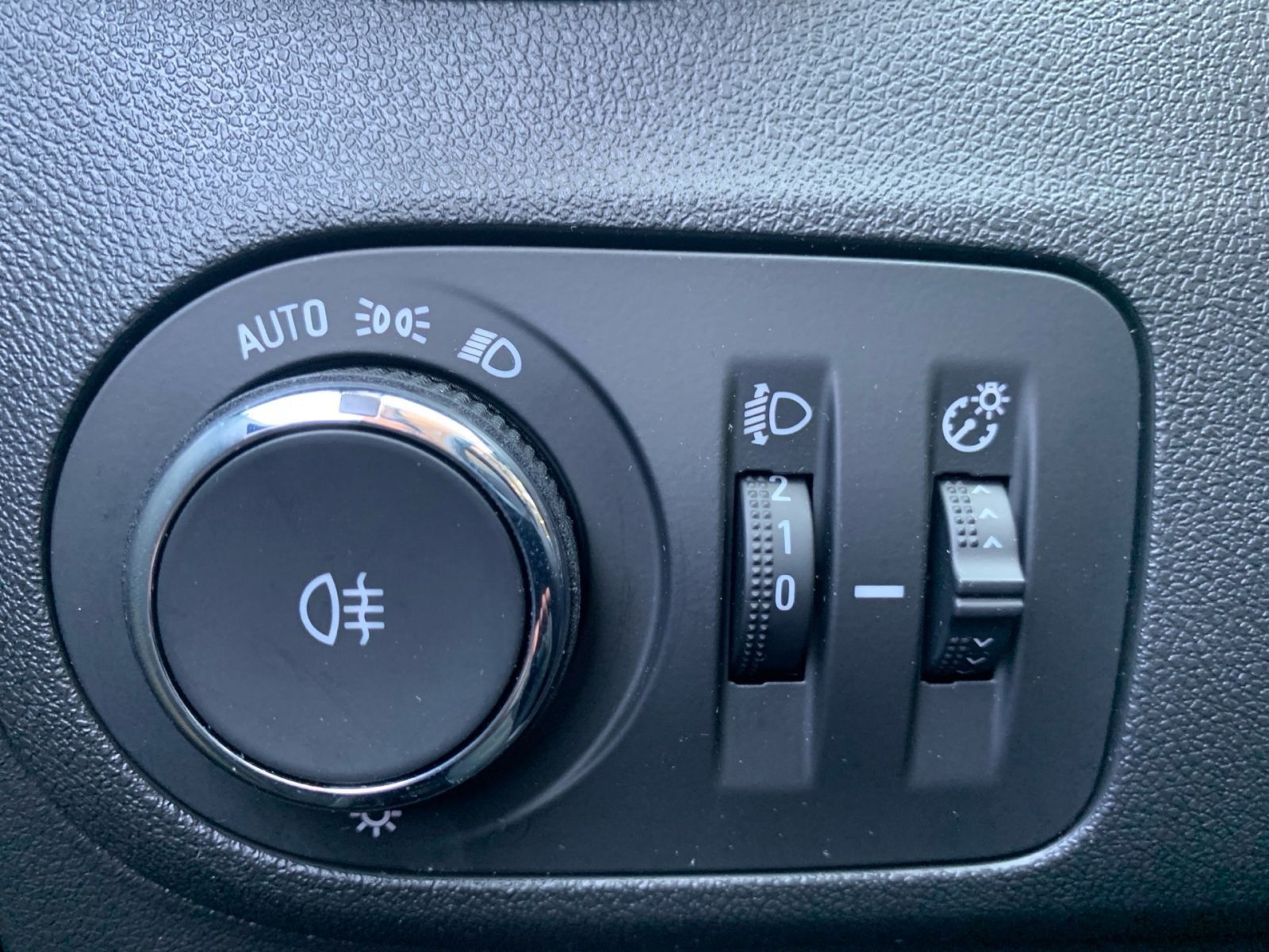 Fahrzeugabbildung Opel Crossland X 1.2 Selection S/S Parkpilot
