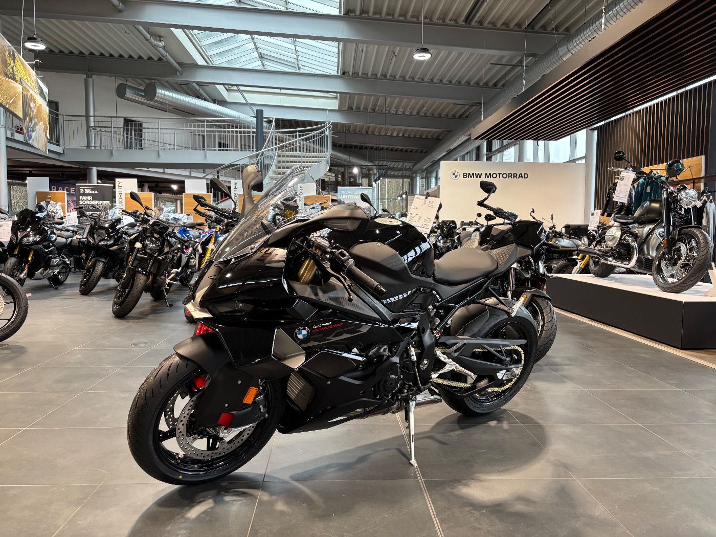 Fahrzeugabbildung BMW S 1000 RR Race- und Dynamikpaket