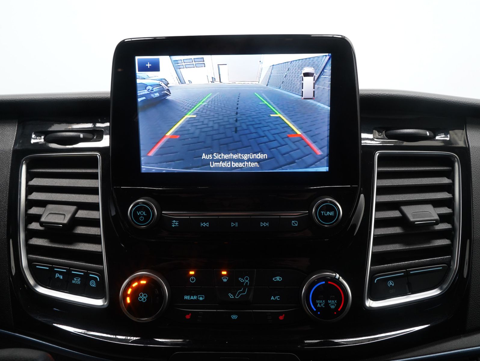 Fahrzeugabbildung Ford Tourneo Custom 320 L1 Active 8-SITZER