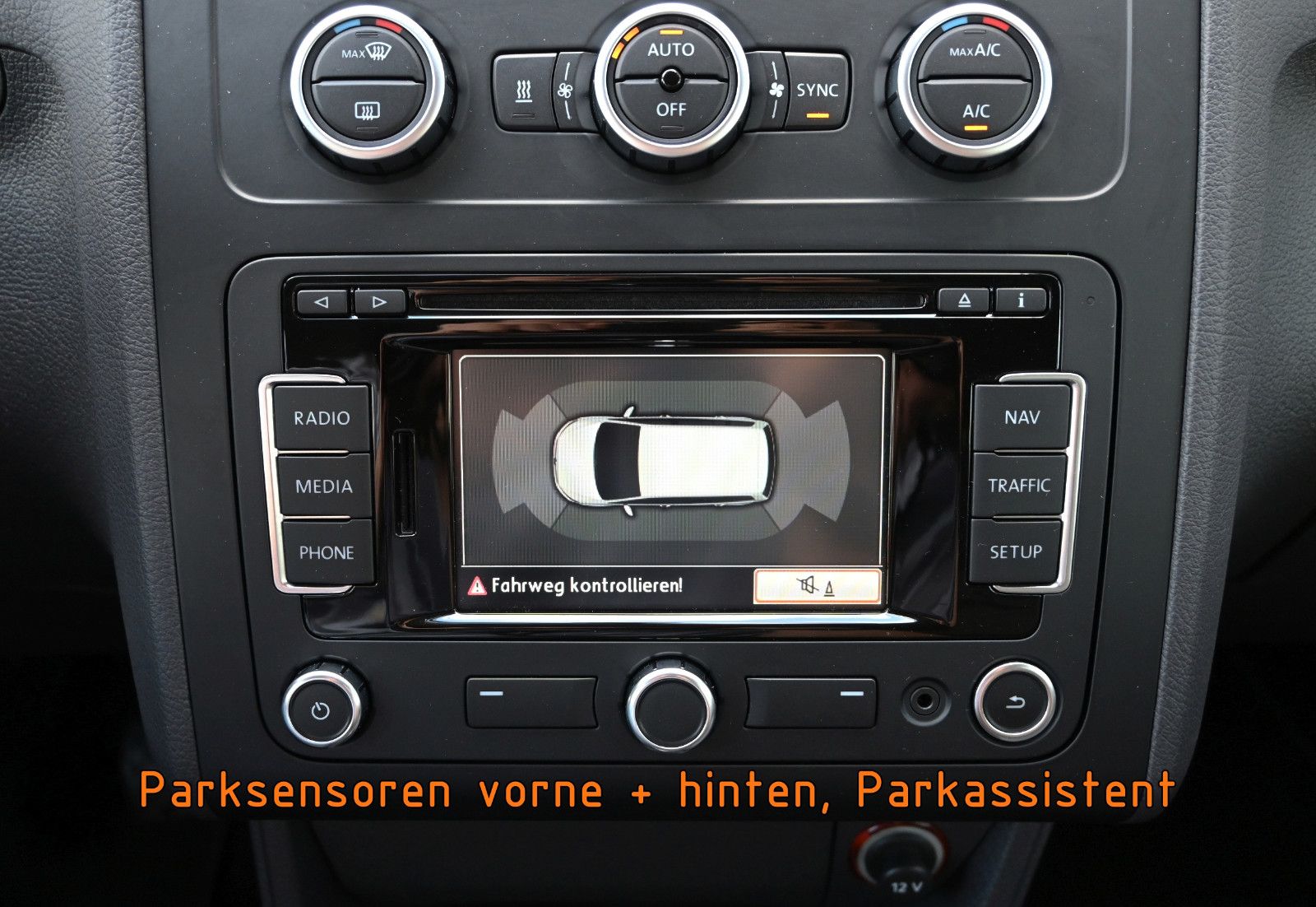 Fahrzeugabbildung Volkswagen Touran 1.2 TSI LIFE °AHK°STANDHEIZ°7-SITZE°