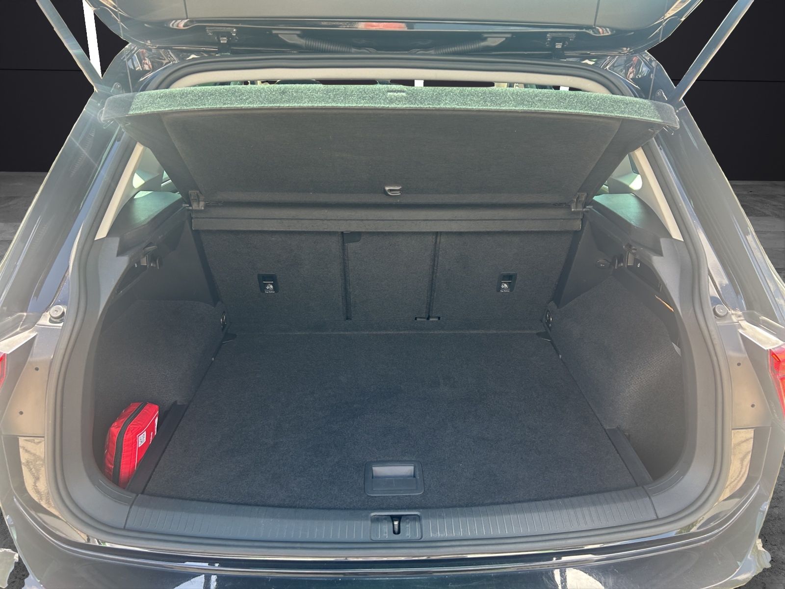 Fahrzeugabbildung Volkswagen Tiguan IQ.DRIVE LED Navi ACC AHK RFK SHZ