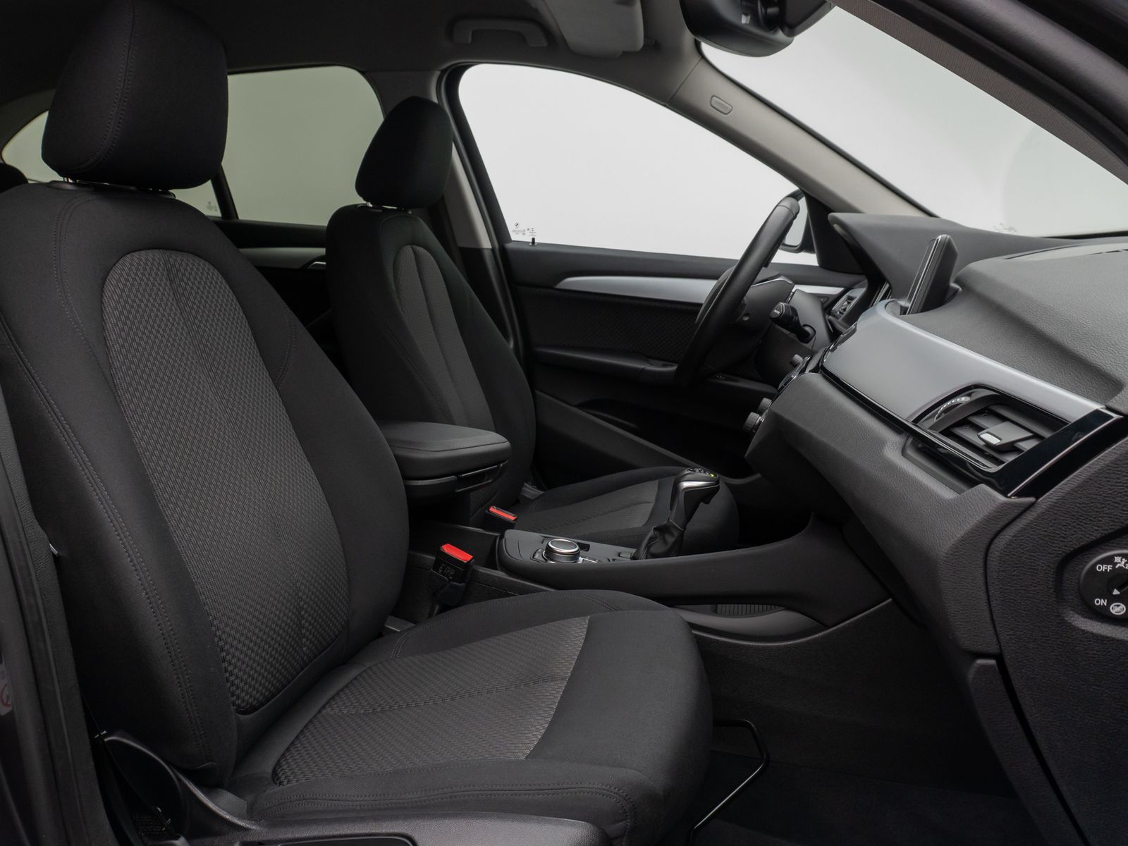 Fahrzeugabbildung BMW X1 xD25e DAB PDC Navi Lordos Geschwindigkeitsre