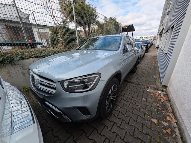 Mercedes-Benz GLC 300e 4Matic MBux CarPlay Kamera Chrompaket