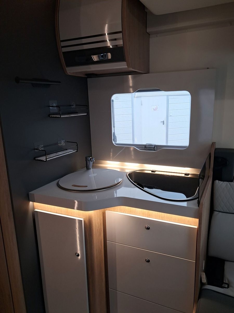 Fahrzeugabbildung Roller Team Kronos 287 TL TV,Solar,Dachlüfter,