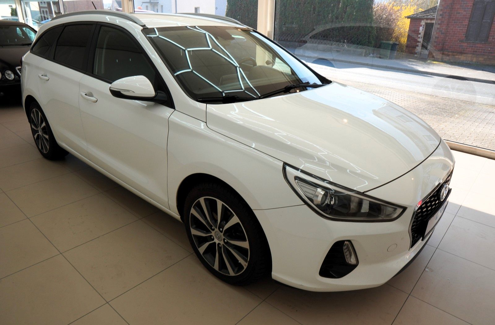 Fahrzeugabbildung Hyundai i30 cw Family *Shz*8-fach*HU Neu*