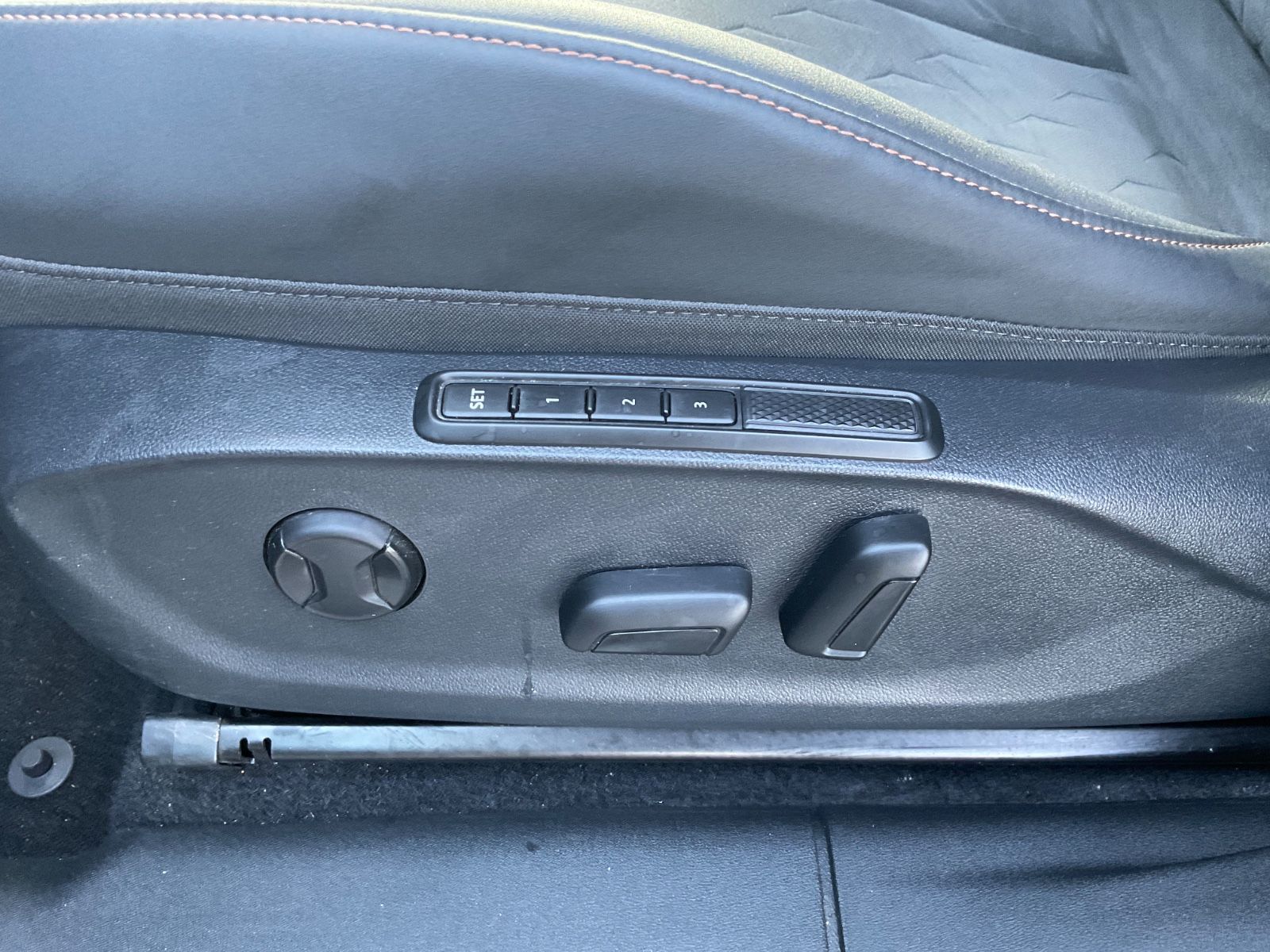 Fahrzeugabbildung CUPRA Terramar 1.5 eTSI DSG,LED,ACC,Kamera,Headup,Navi