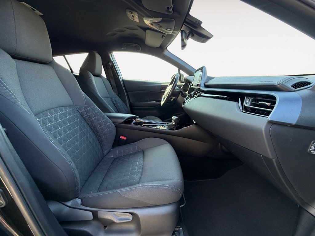 Fahrzeugabbildung Toyota C-HR 2.0 Hybrid Team Deutschland