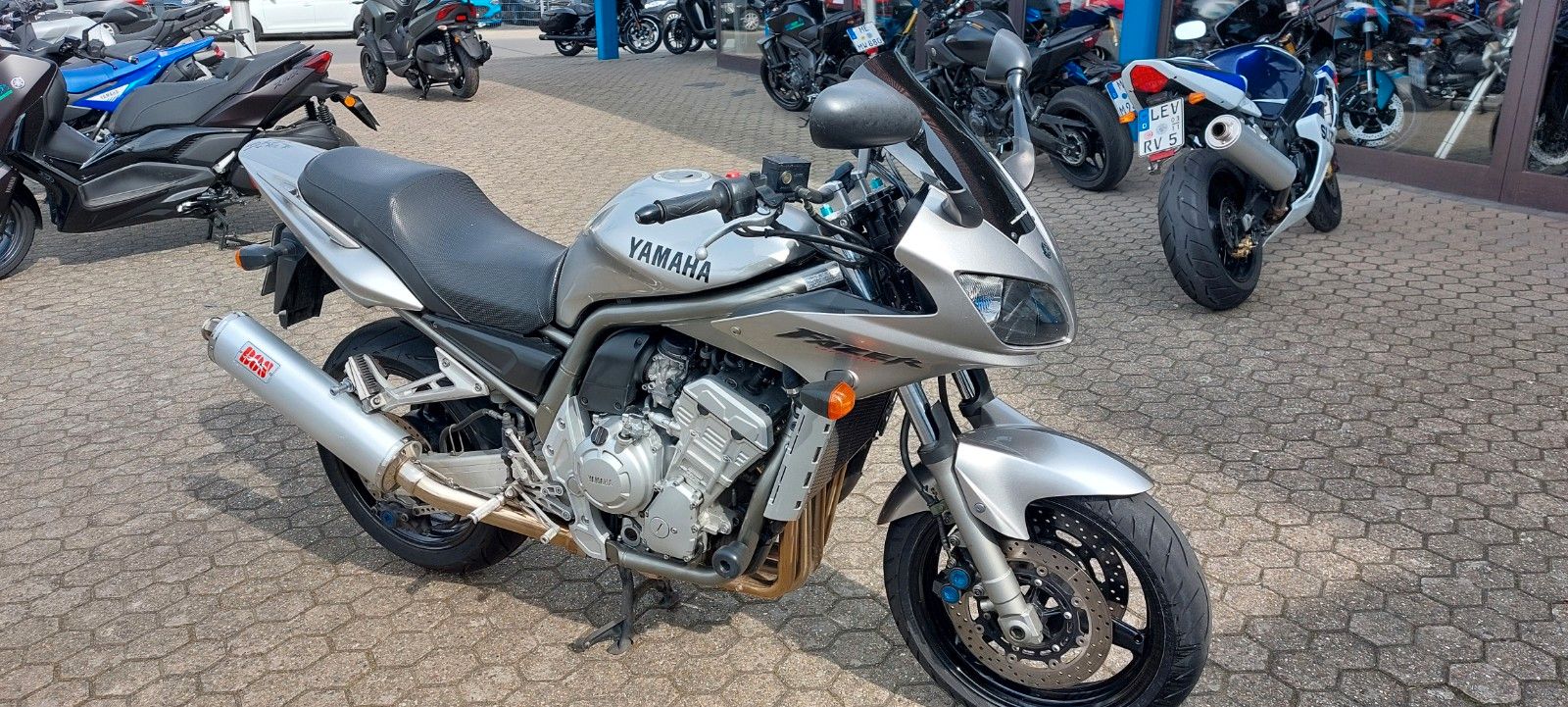 Fahrzeugabbildung Yamaha FZS 1000  1. Hand  inkl Zahnriemen/ Bos u.v.m