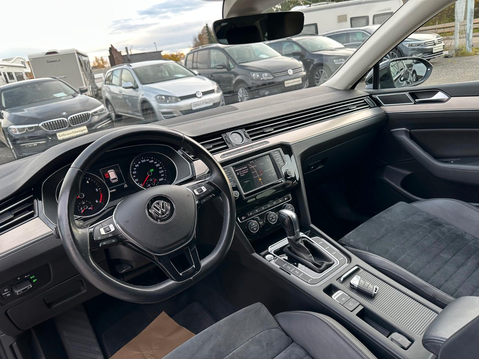 Volkswagen Passat Variant Highline / Massage/Matrix-LED/ACC
