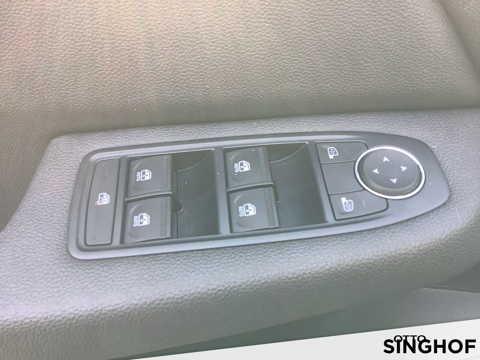 Fahrzeugabbildung Renault Clio V 1.6 E-TECH Hybrid 140 Intens (Euro 6d)