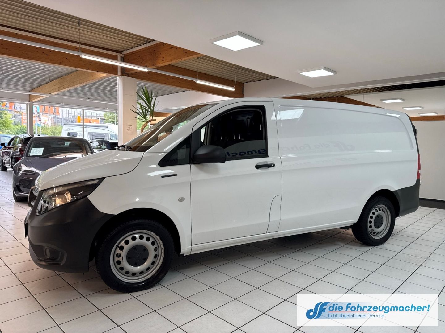 Fahrzeugabbildung Mercedes-Benz Vito Kasten e111 lang SHZ Rückfahrkam. Temp Tel.
