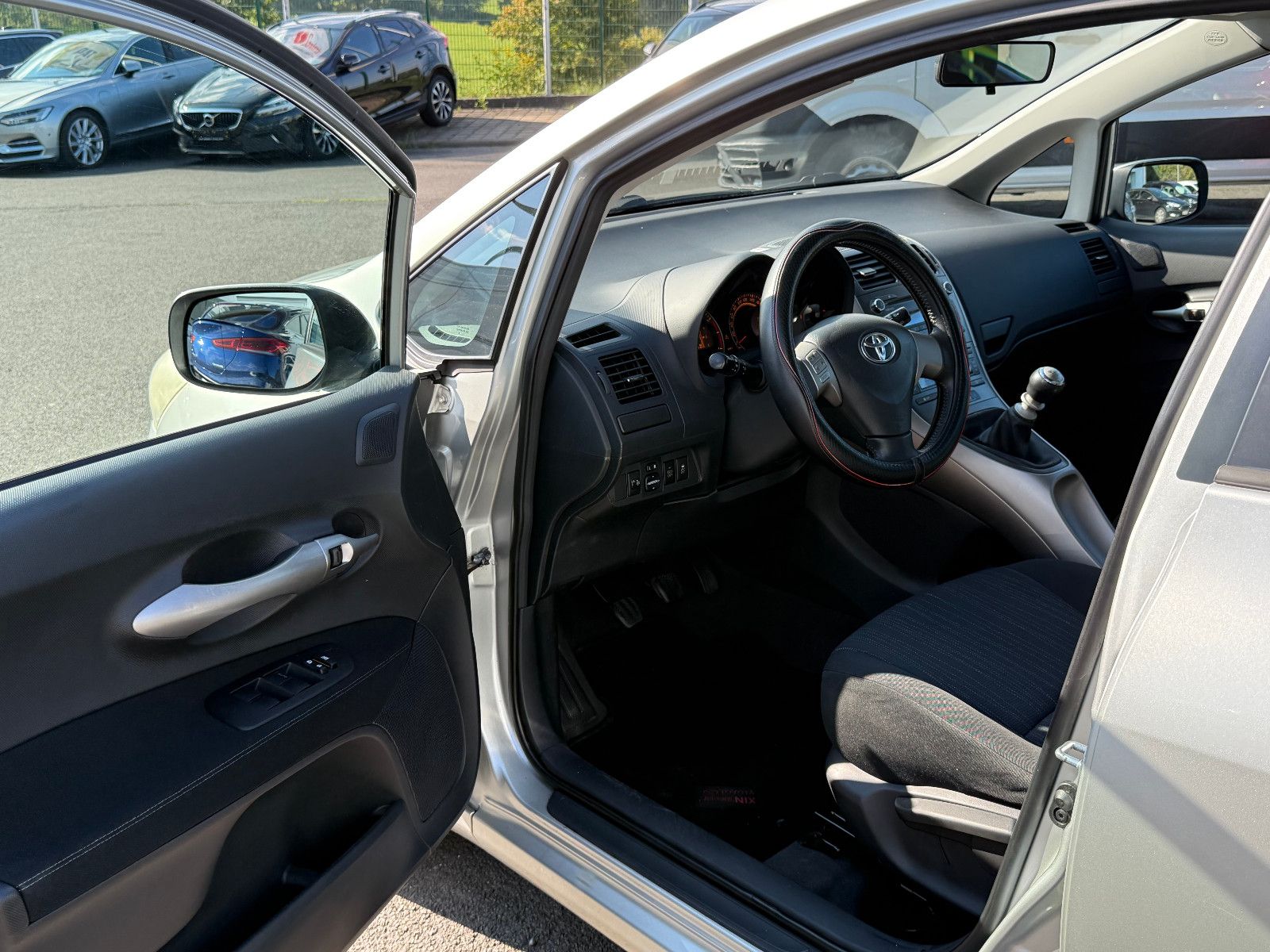 Fahrzeugabbildung Toyota Auris Life Klimaautomatik 2-Hand