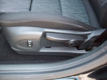 Bild 12 Opel Astra K 1.2 Lim. Opel 2020 SHZ LHZ PDC+Kam Navi