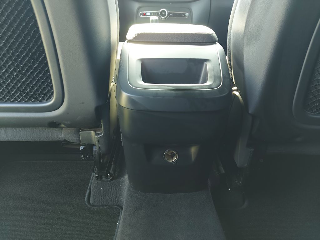 Fahrzeugabbildung Volvo XC90 B5 D AWD Geartr. Momentum+Leder+ACC+Kamera