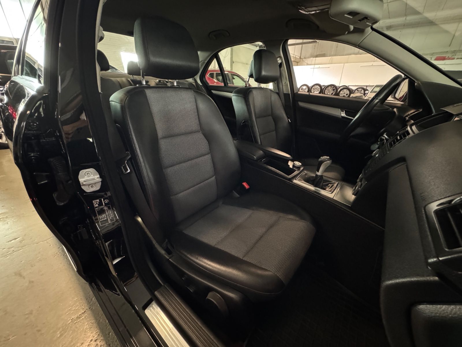 Fahrzeugabbildung Mercedes-Benz C 200 CDI AVANTGARDE AHK SHZ LEDER PTS TÜV NEU