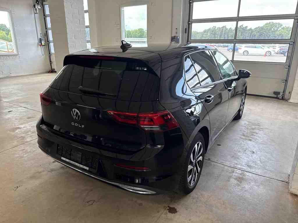 Volkswagen Golf VIII Lim. Active,AHK,ACC,LED,Stdhz,Kamera