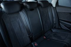 AUDI A4 Avant 45 TDI quattro Advanced*STHZ*HUD*AHK*17