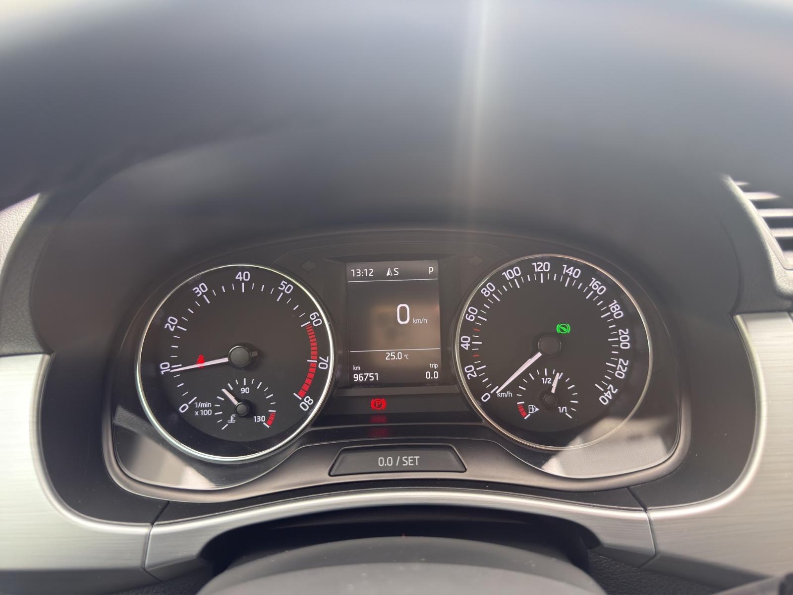Skoda Fabia Drive*Navi*CarPlay*LED*AHK*1.Hand*uvm.